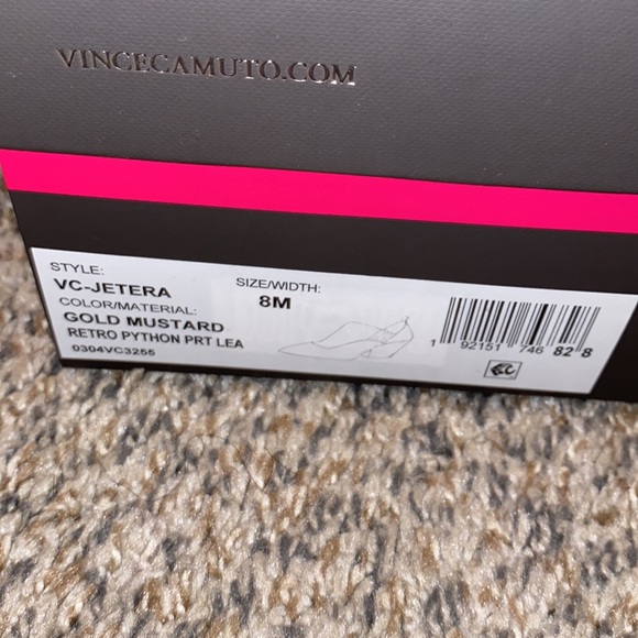 Vince C Fashion ankle bootie! - Picture 4 of 8